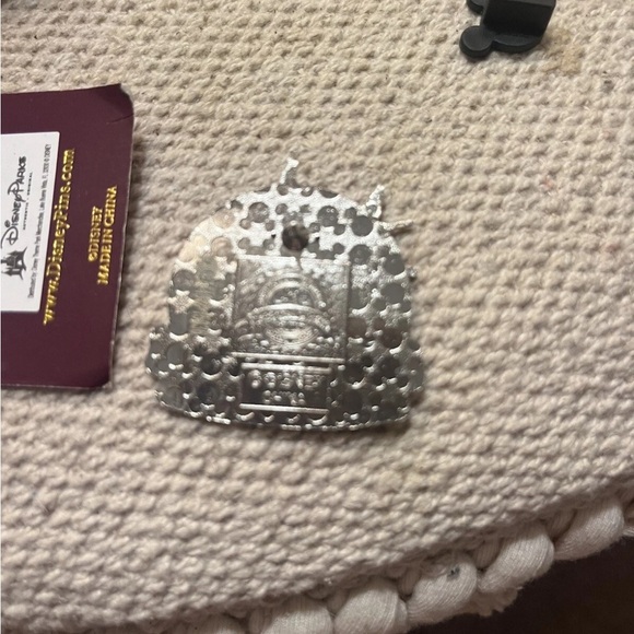 DISNEY 2009 Tinker Bell with Cinderella's Castle PIN New on Card - Picture 5 of 5